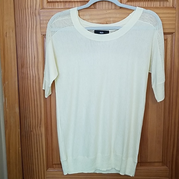 Light yellow sweater - Picture 1 of 3